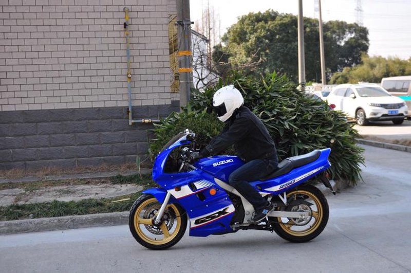 轻骑踏板车：城市出行的新选择
