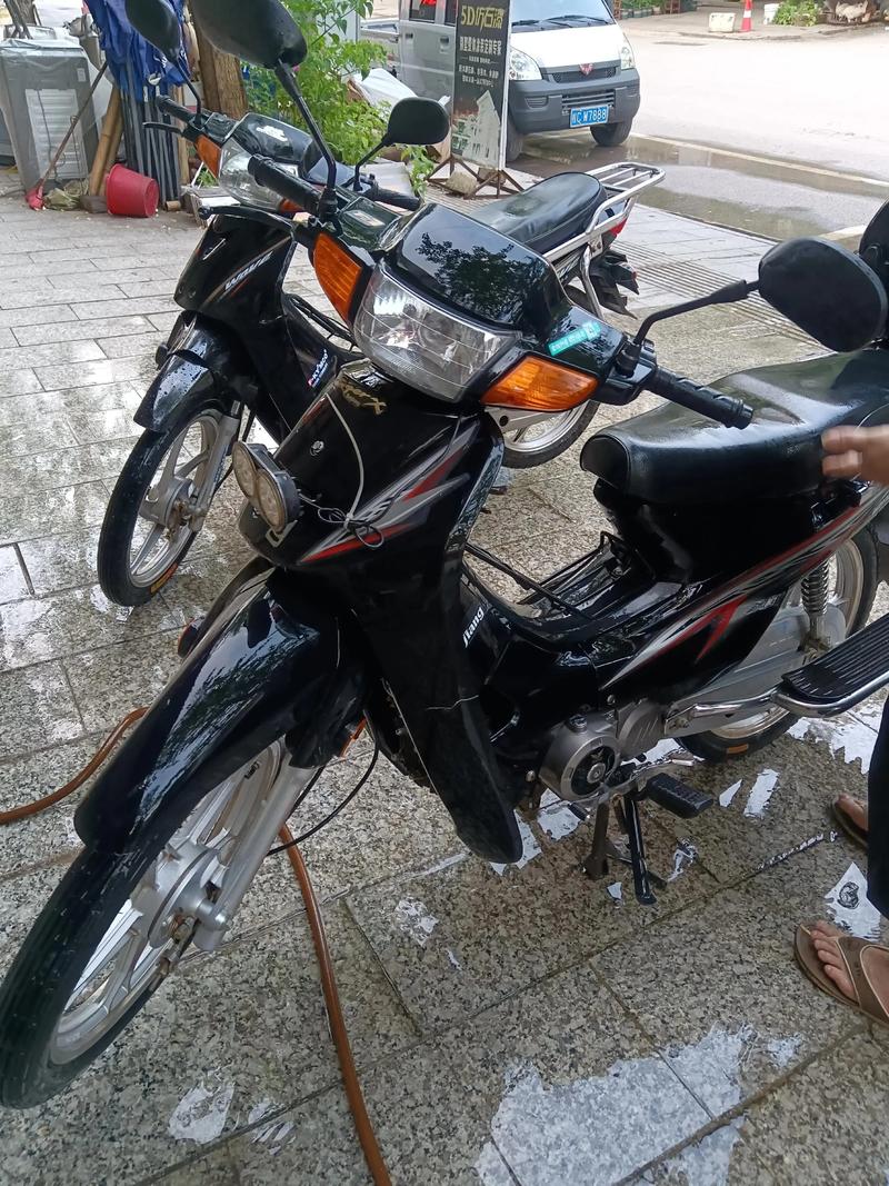 轻骑踏板车：城市出行新宠